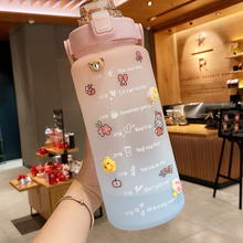 Laden Sie das Bild in den Galerie-Viewer, Großer Wasserbecher aus Kunststoff mit Farbverlauf