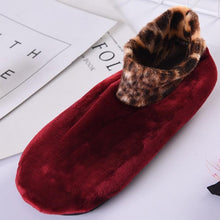 Laden Sie das Bild in den Galerie-Viewer, Rutschfeste Thermosocken für den Innenbereich