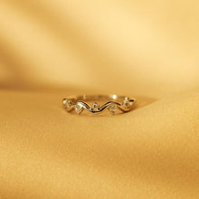 Laden Sie das Bild in den Galerie-Viewer, Eleganter Zirkon Wellenring