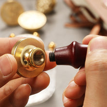 Laden Sie das Bild in den Galerie-Viewer, Großer Wachssiegellöffel+Sternen Fuchs Wachssiegel