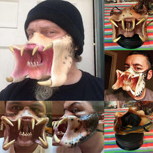Laden Sie das Bild in den Galerie-Viewer, Raubtier Latex Halbgesichtsmaske