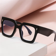 Laden Sie das Bild in den Galerie-Viewer, Vintage Brillengestell mit großem Rahmen