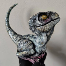 Laden Sie das Bild in den Galerie-Viewer, Lebendige Dinosaurier-Dekoration