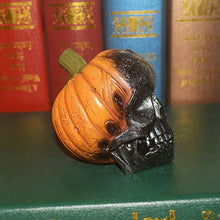 Laden Sie das Bild in den Galerie-Viewer, Halloween-Dekorationen - Böser Kürbisschädel