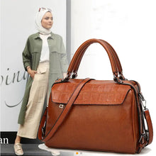 Laden Sie das Bild in den Galerie-Viewer, Krokodildruck Damen Umhängetasche