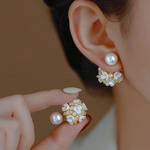 Laden Sie das Bild in den Galerie-Viewer, Vintage Muschelblume Perlenohrringe