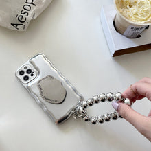 Laden Sie das Bild in den Galerie-Viewer, Matte Luftpolsterhülle für iPhone mit silbernem Kugelarmband