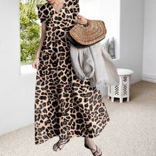 Laden Sie das Bild in den Galerie-Viewer, Langes Kleid mit Leopardenmuster