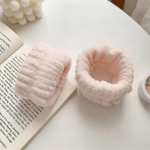 Laden Sie das Bild in den Galerie-Viewer, Saugfähiges Scrunchie fürs Handgelenk