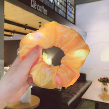 Laden Sie das Bild in den Galerie-Viewer, Led Scrunchy Haarband