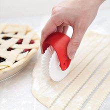 Laden Sie das Bild in den Galerie-Viewer, Kreativer manueller Gebäckradroller