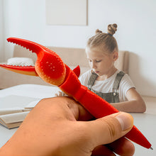 Laden Sie das Bild in den Galerie-Viewer, 🦀Niedlicher Kugelschreiber mit Krabbenklammer