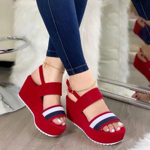 Lässige Damensandalen mit dicker Sohle