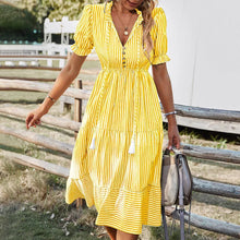 Laden Sie das Bild in den Galerie-Viewer, Gestreiftes Kleid mit V-Ausschnitt