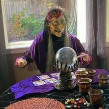 Laden Sie das Bild in den Galerie-Viewer, Halloween Magische Kristallkugel