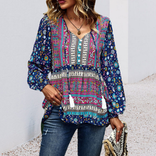 Laden Sie das Bild in den Galerie-Viewer, Böhmisches Ferien-T-Shirt