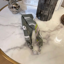 Laden Sie das Bild in den Galerie-Viewer, Seidenschal für Damen im Frühling und Sommer