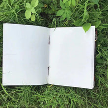 Laden Sie das Bild in den Galerie-Viewer, Paranormales Notizbuch mit 7 Chakra-Edelsteinen