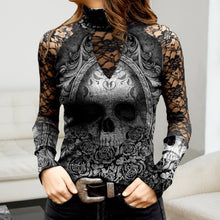Laden Sie das Bild in den Galerie-Viewer, T-Shirt mit Totenkopf-Print aus Spitze