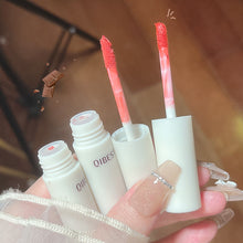 Laden Sie das Bild in den Galerie-Viewer, Seidiger Wasserfester Lippenstift