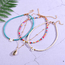 Laden Sie das Bild in den Galerie-Viewer, Perlen Buchstaben Halskette