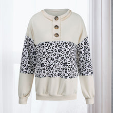 Laden Sie das Bild in den Galerie-Viewer, Langarm-Sweatshirt mit Rundhalsausschnitt und Leopardenmuster