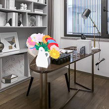 Laden Sie das Bild in den Galerie-Viewer, Tischkalender in Blumenvasenform