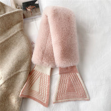 Laden Sie das Bild in den Galerie-Viewer, Süßer Warmer Plüschschal