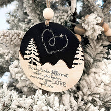 Laden Sie das Bild in den Galerie-Viewer, Weihnachtsbaum-Doppelanhänger aus Holz