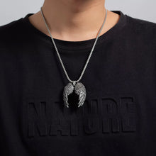 Laden Sie das Bild in den Galerie-Viewer, Stilvoller Engelsflügel-Anhänger aus Edelstahl