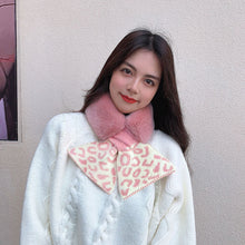 Laden Sie das Bild in den Galerie-Viewer, Süßer Warmer Plüschschal