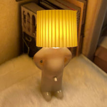 Laden Sie das Bild in den Galerie-Viewer, Eine kreative Lampe des kleinen schüchternen Mannes