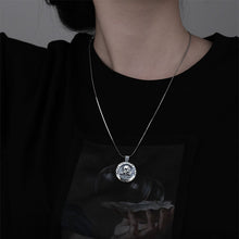 Laden Sie das Bild in den Galerie-Viewer, Halskette mit Schädel-Anhänger