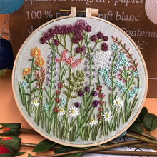 Laden Sie das Bild in den Galerie-Viewer, Stickrahmen-Blumen-Kit für Anfänger