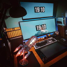 Laden Sie das Bild in den Galerie-Viewer, Kreative Raketenlampe