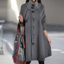 Laden Sie das Bild in den Galerie-Viewer, Geknöpftes Stricktkleid mit losen Ärmeln und stehender Faltenrevers