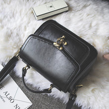 Laden Sie das Bild in den Galerie-Viewer, Damen Vintage Einzigartige Ledertasche mit Schnalle