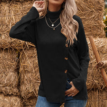 Laden Sie das Bild in den Galerie-Viewer, Strickpullover mit Knopfschlitz