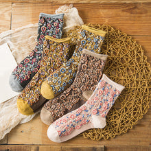 Laden Sie das Bild in den Galerie-Viewer, Vintage ethnische bestickte florale Damensocken