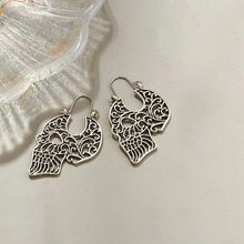 Laden Sie das Bild in den Galerie-Viewer, Halloween geschnitzt Totenkopf Ohrringe