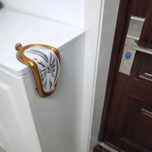 Laden Sie das Bild in den Galerie-Viewer, Schmelzende verzerrte fließende Uhr