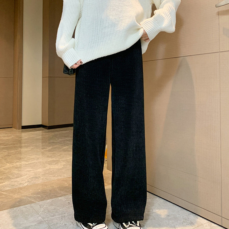 Lässige hose mit weitem bein und hoher taille