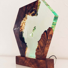 Laden Sie das Bild in den Galerie-Viewer, Lampe aus Epoxidharz-Holz