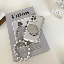 Laden Sie das Bild in den Galerie-Viewer, Matte Luftpolsterhülle für iPhone mit silbernem Kugelarmband