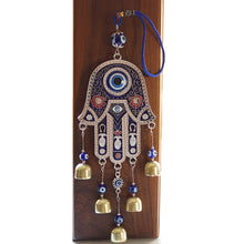 Laden Sie das Bild in den Galerie-Viewer, Hand von Fatima Windspiel Ornament