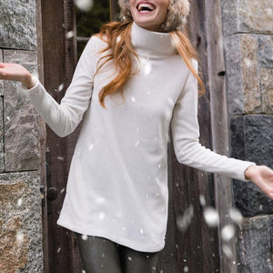 Einfarbiger Rollkragenpullover mit Tasche