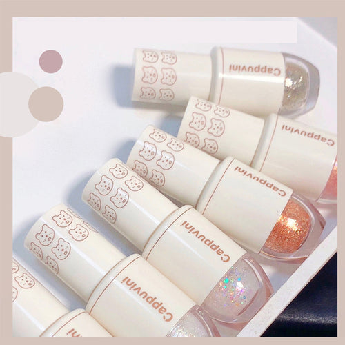 Sternenklarer flüssiger Lidschatten