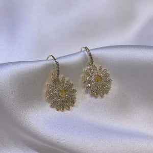 Elegante Zirkonia-Sonnenblumenohrringe