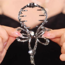 Laden Sie das Bild in den Galerie-Viewer, Haarspange aus Acryl