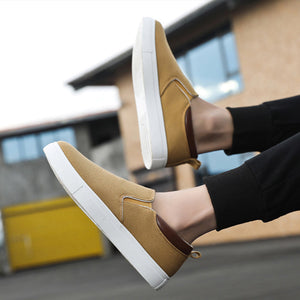 Einfache Segeltuchschuhe für Herren